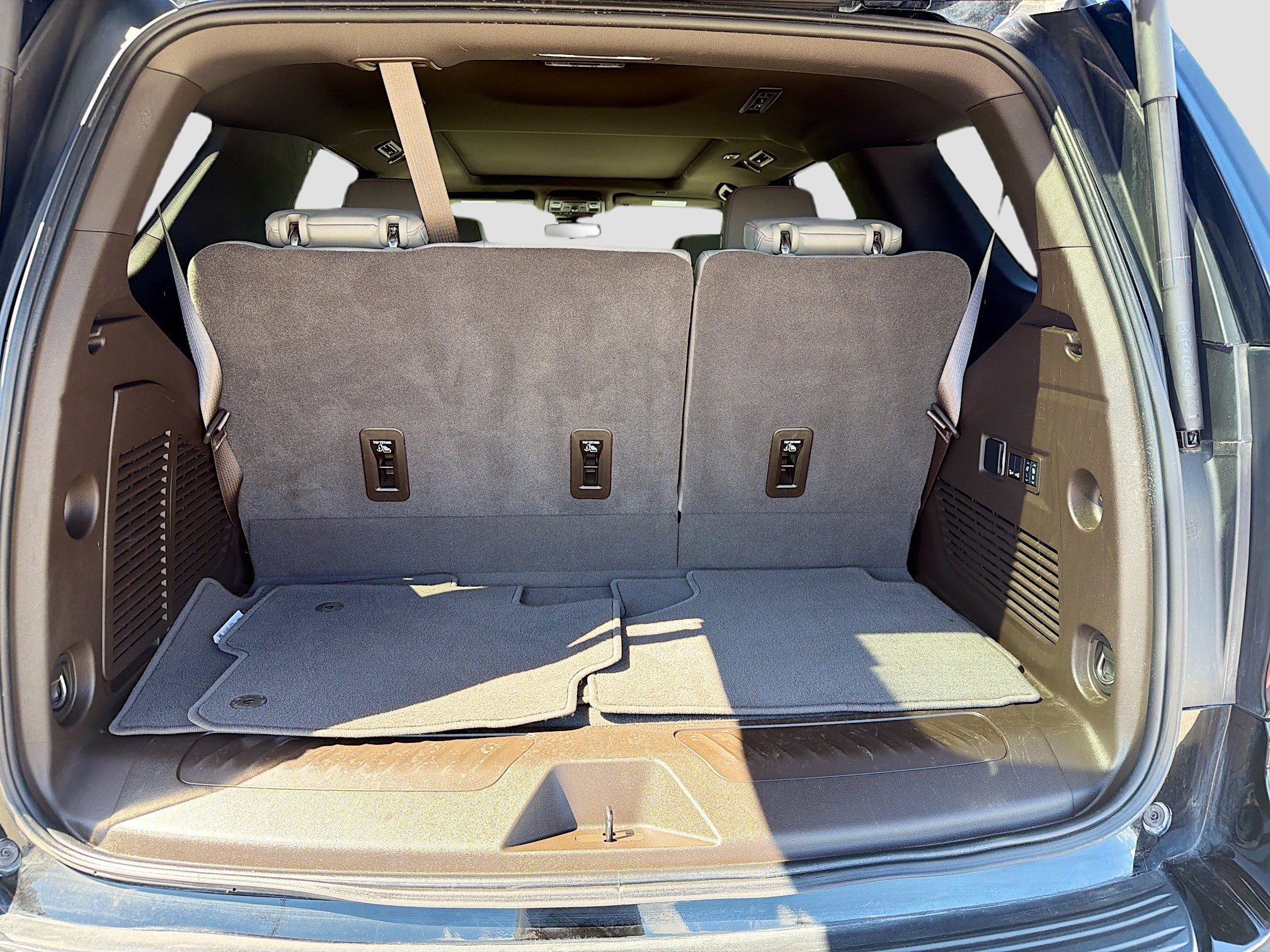 Used 2024 Chevrolet Tahoe LT w/ Luxury Package image 12