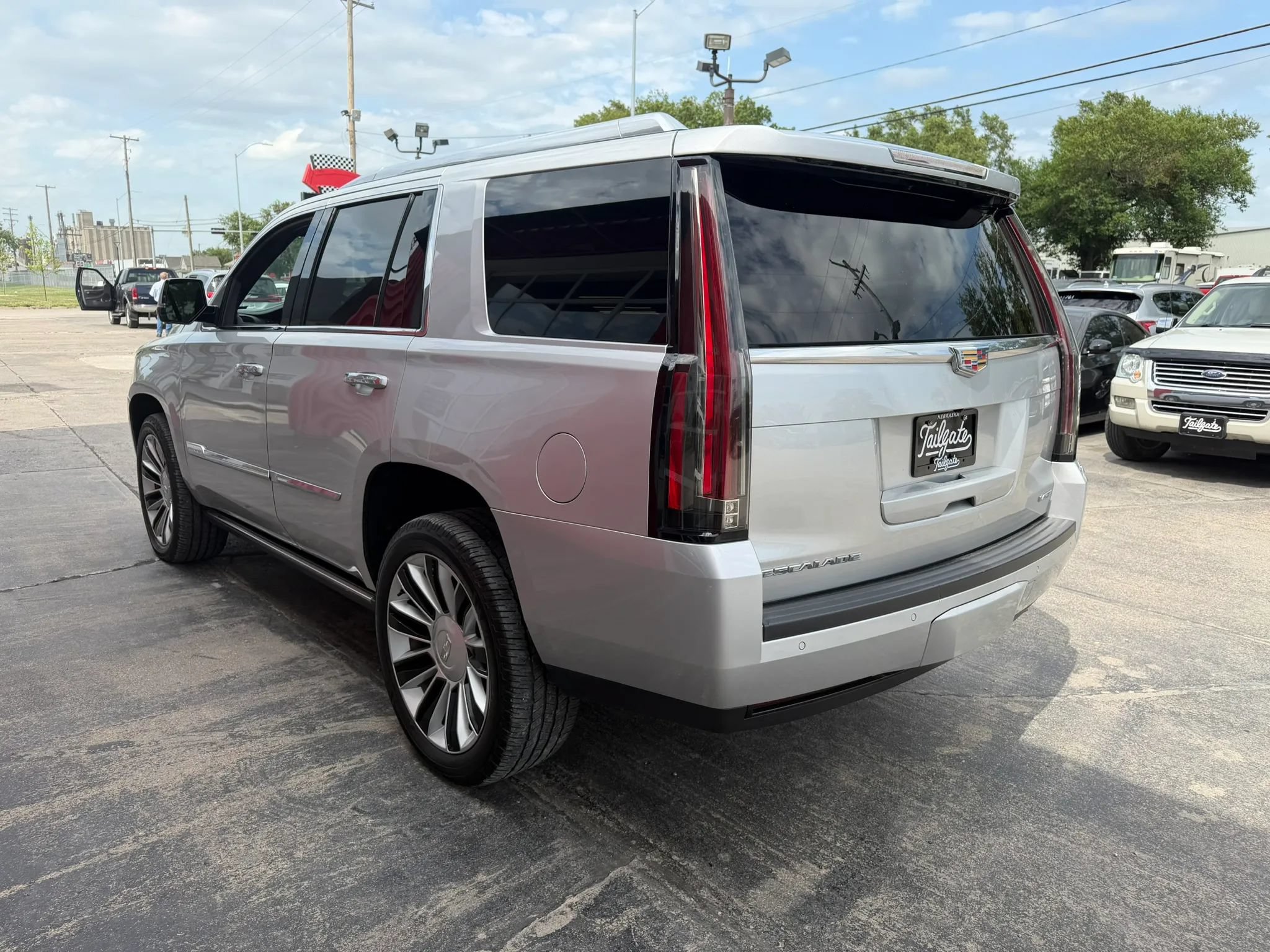 Used 2016 Cadillac Escalade Platinum AWD/4WD image 5