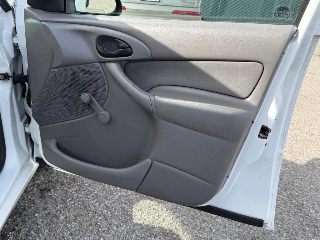 Used 2003 Ford Focus LX image 19