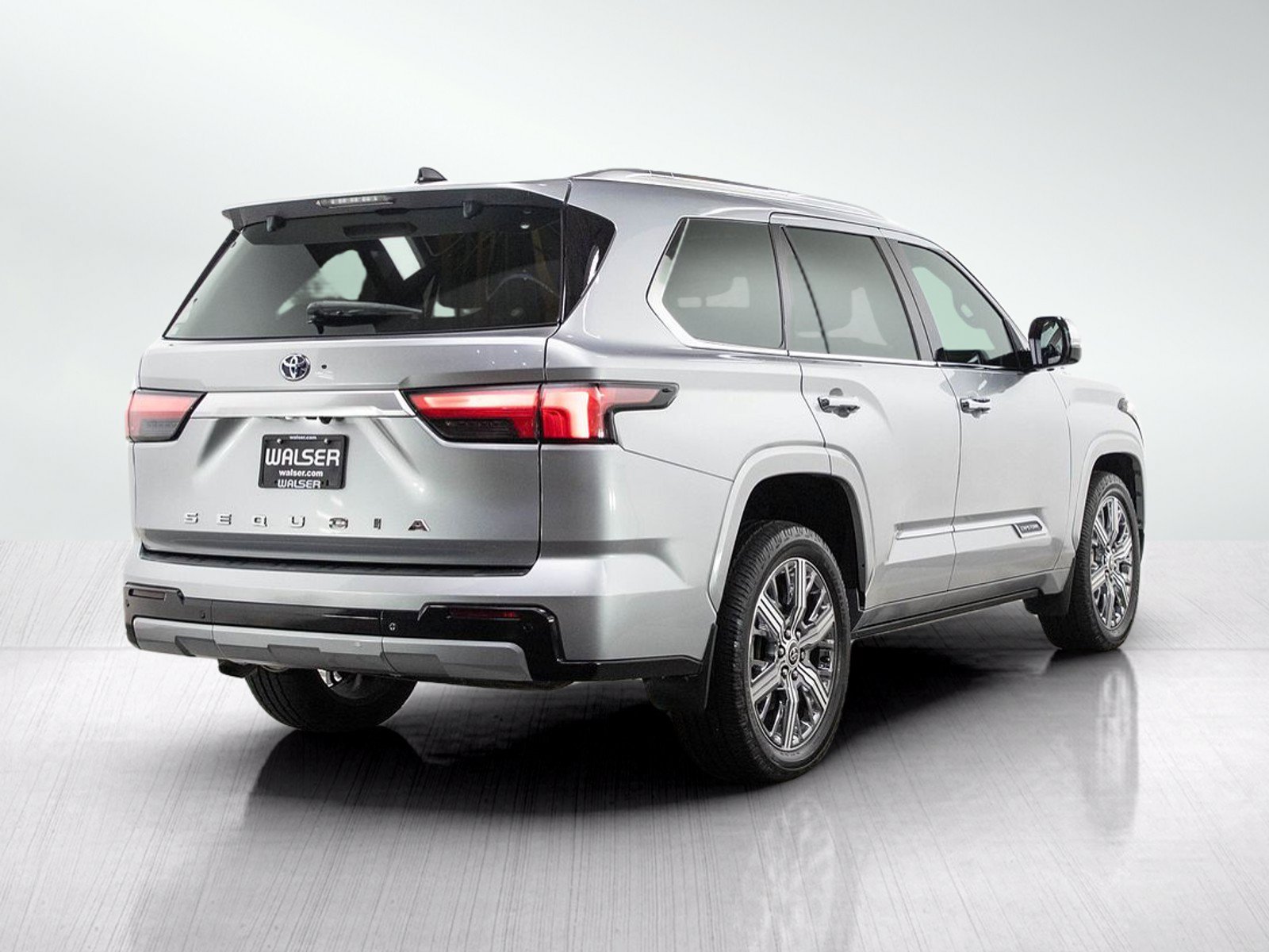 Used 2023 Toyota Sequoia Capstone AWD/4WD image 5