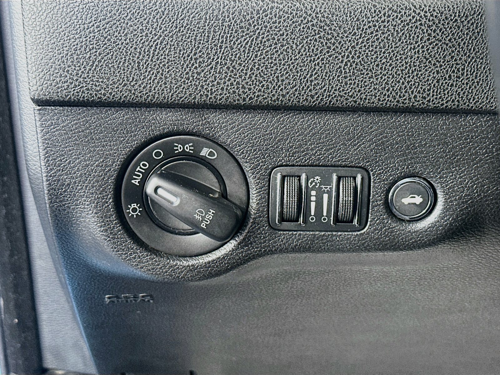 Used 2015 Dodge Charger R/T RWD image 10