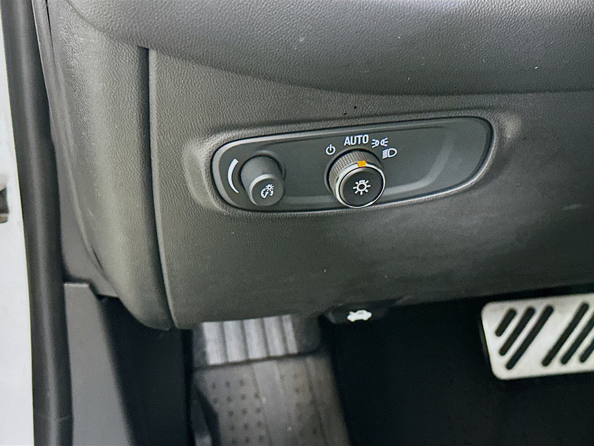 Used 2020 Chevrolet Equinox LT FWD image 16