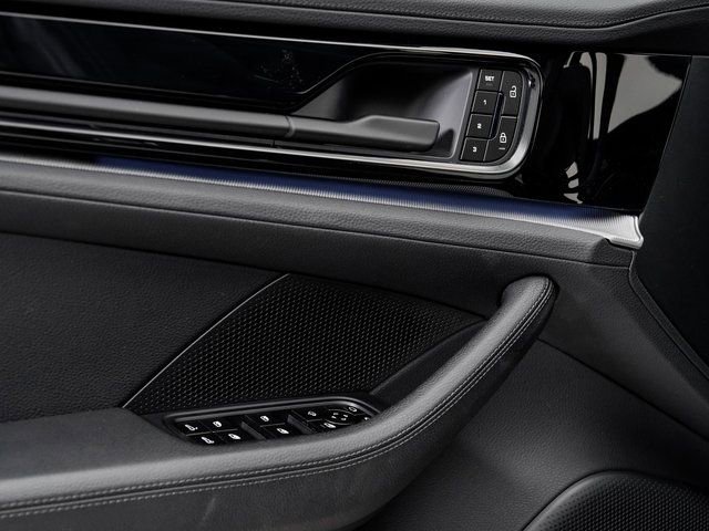 Certified 2025 Porsche Panamera 4 image 8