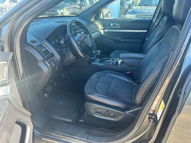 Used 2019 Ford Explorer XLT w/ Equipment Group 202A AWD/4WD image 17