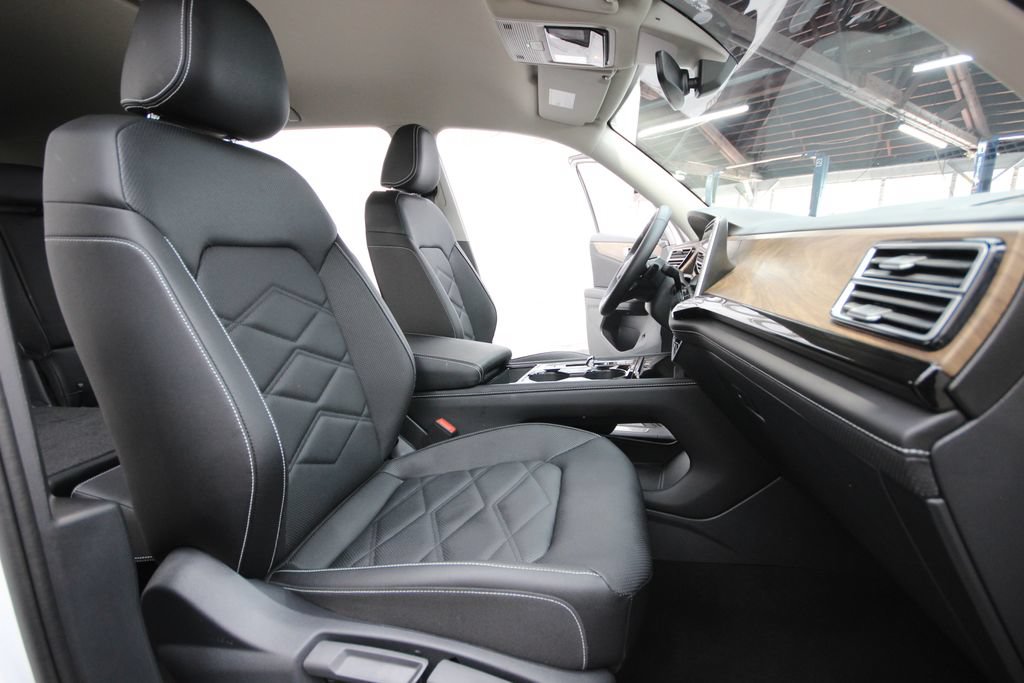 Used 2025 Volkswagen Atlas SE AWD/4WD image 33