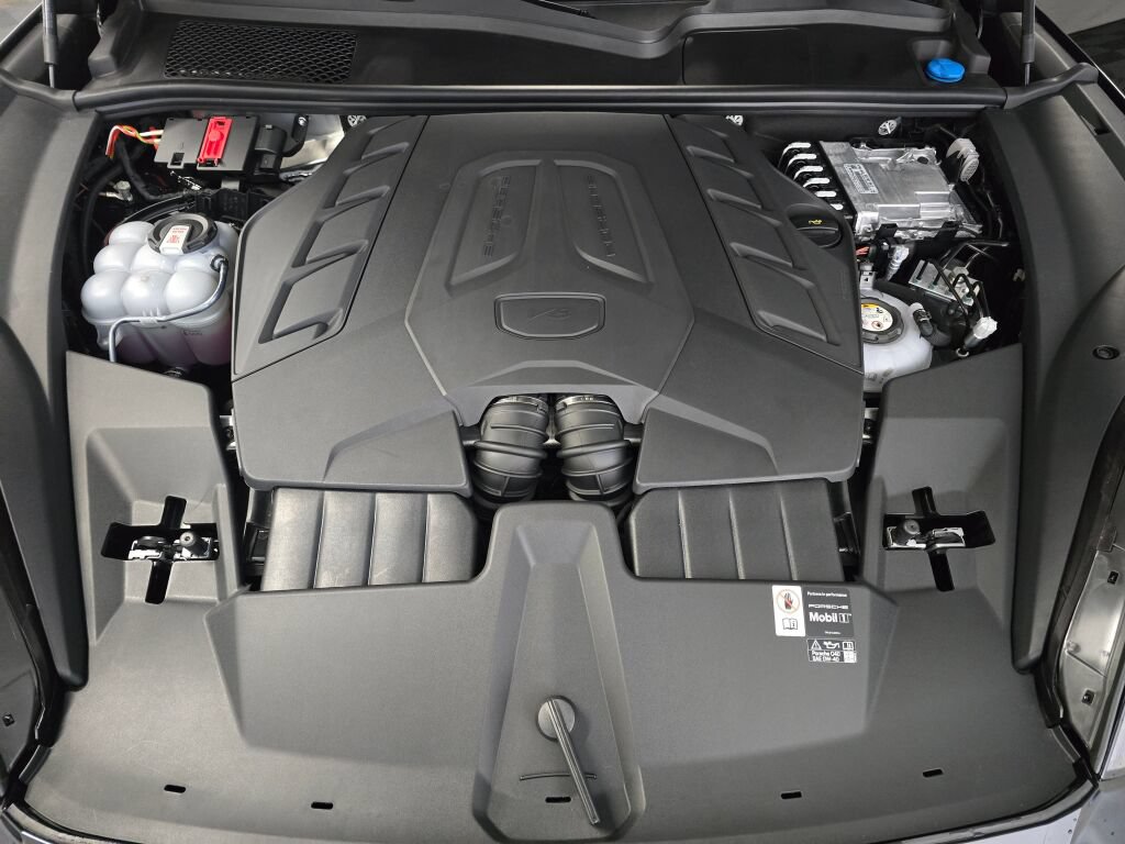 New 2026 Porsche Cayenne Turbo AWD/4WD image 11