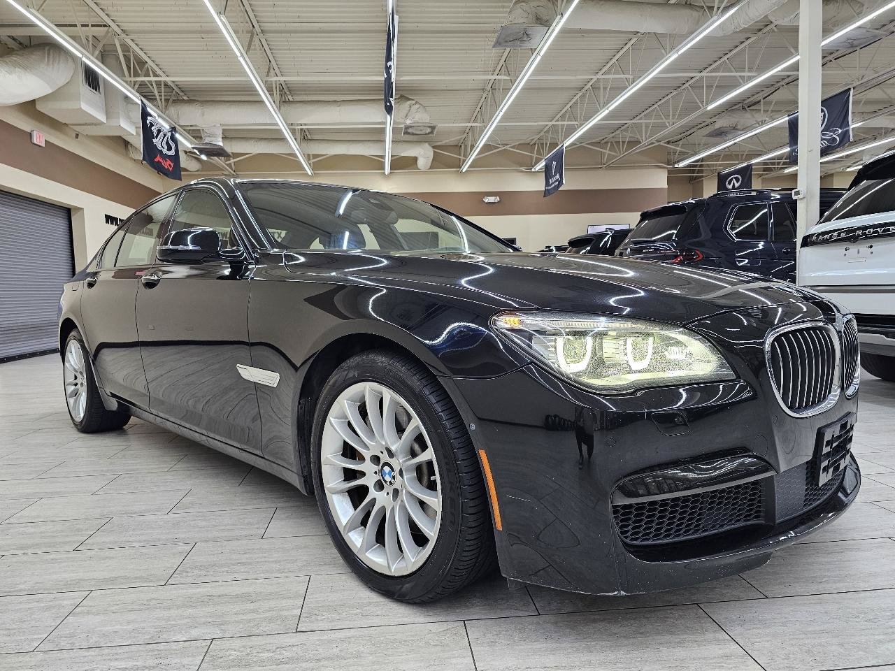 Used 2015 BMW 750i w/ M Sport Edition RWD image 4