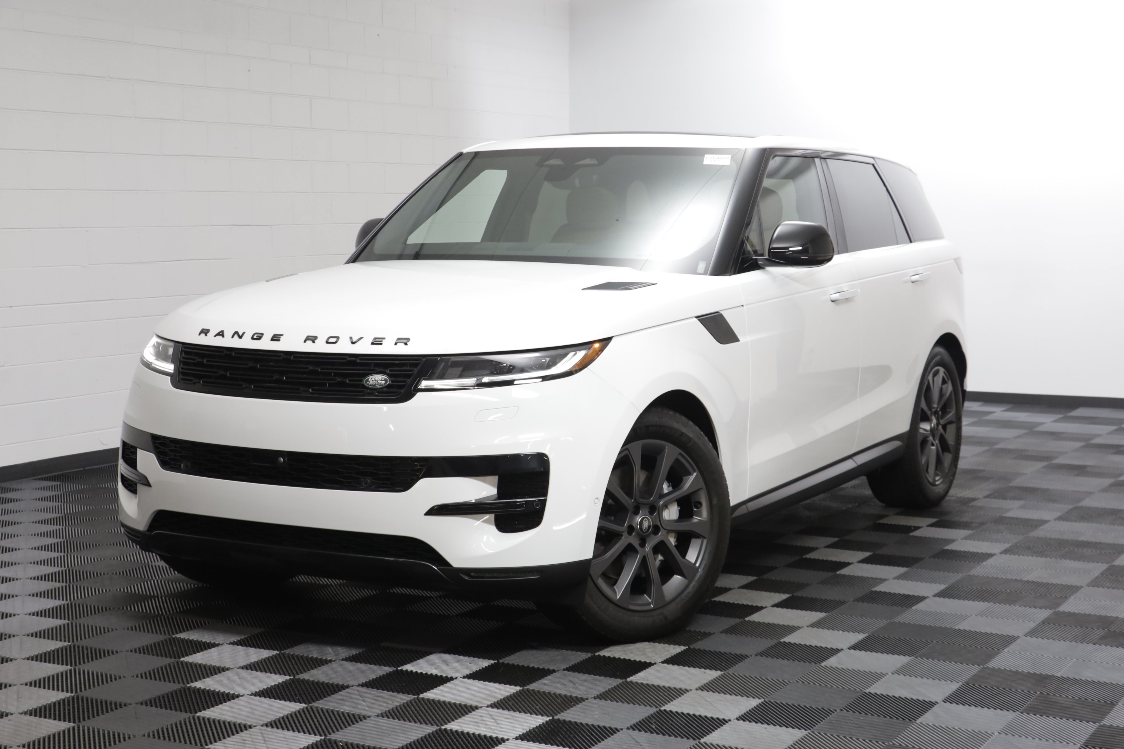 Used 2024 Land Rover Range Rover Sport SE