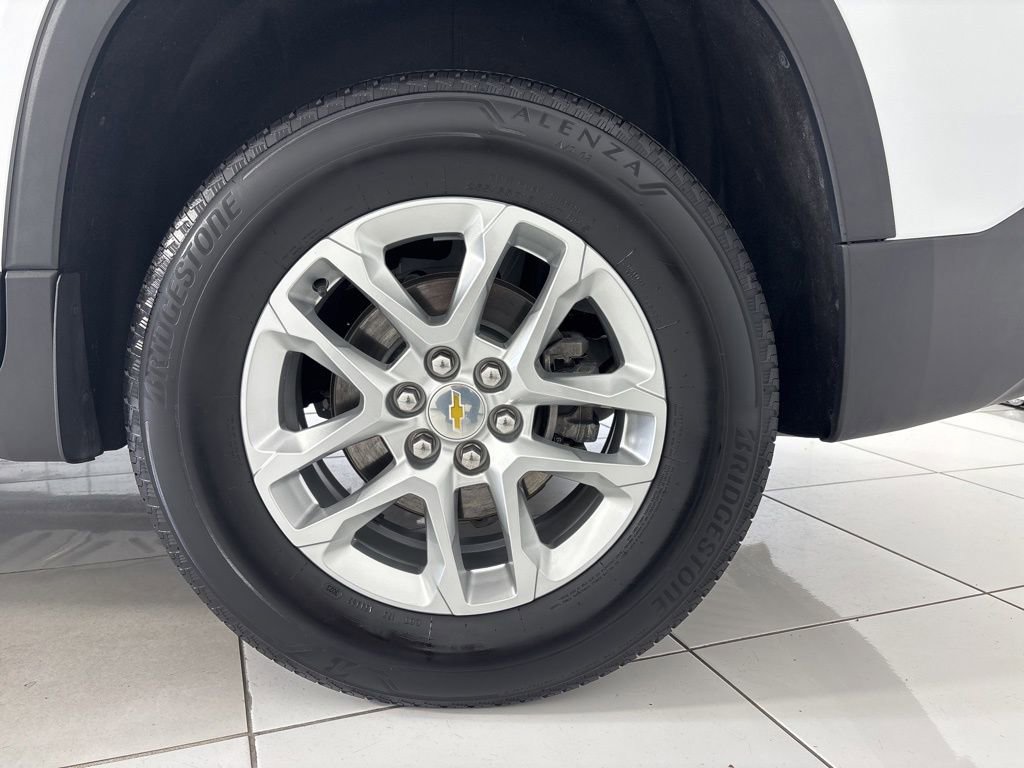Used 2023 Chevrolet Traverse LS w/ Safety Package image 8