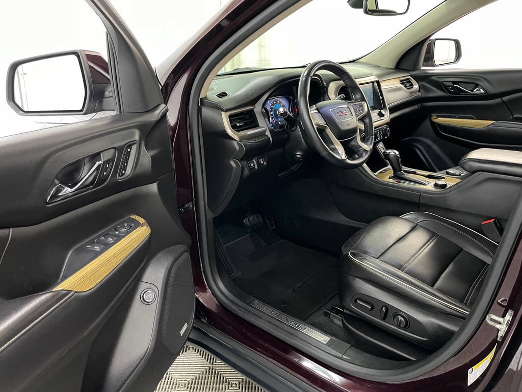 Used 2017 GMC Acadia Denali w/ Technology Package FWD image 27