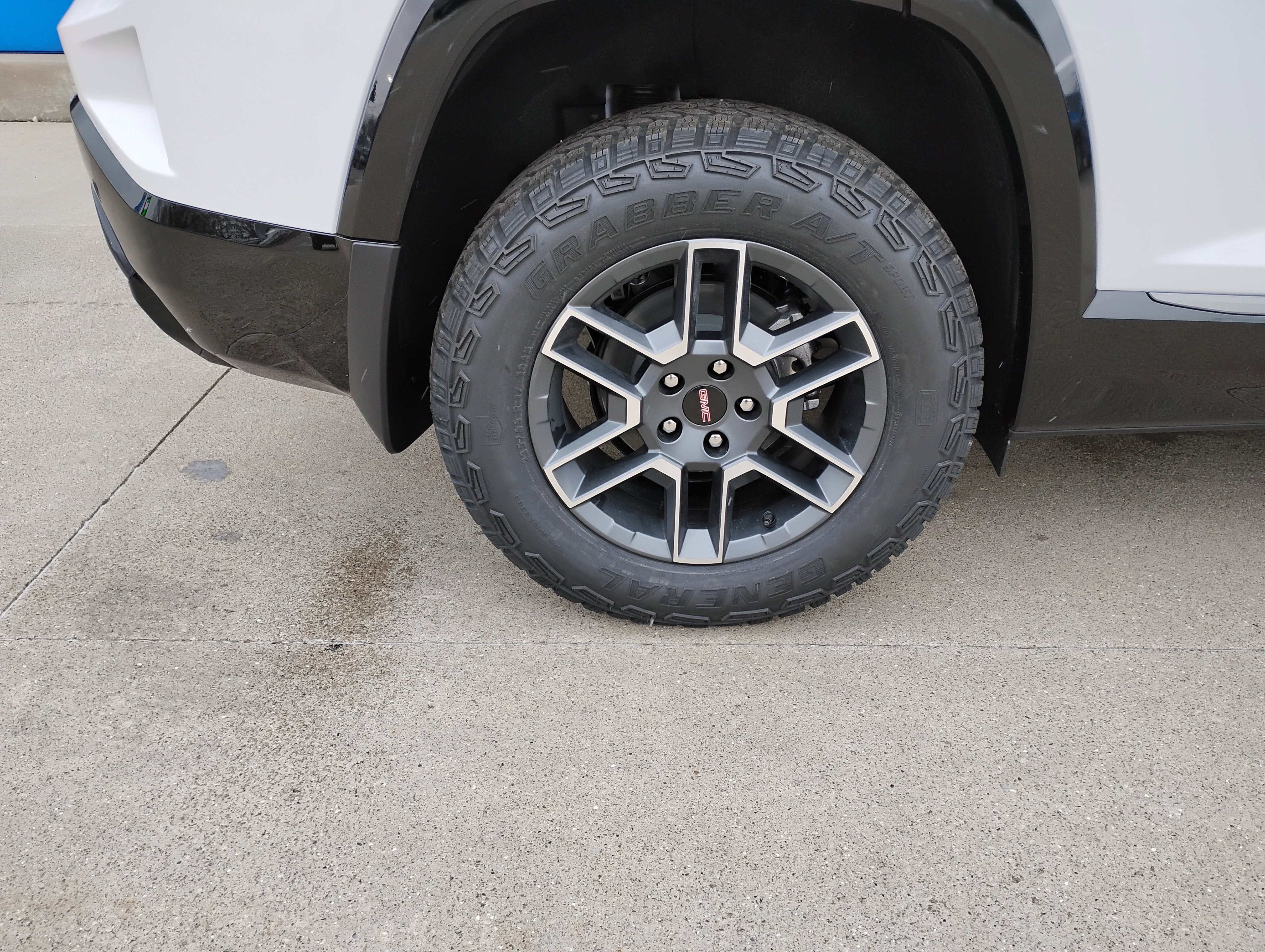 New 2026 GMC Terrain AT4 w/ LPO, Black Badging Package image 28