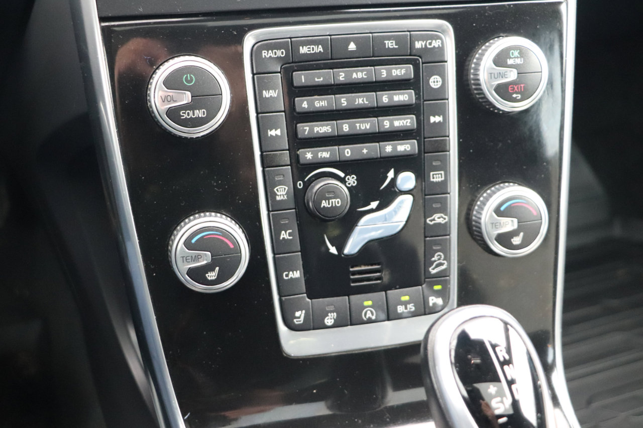 Used 2017 Volvo V60 T5 Cross Country w/ Climate Package image 11