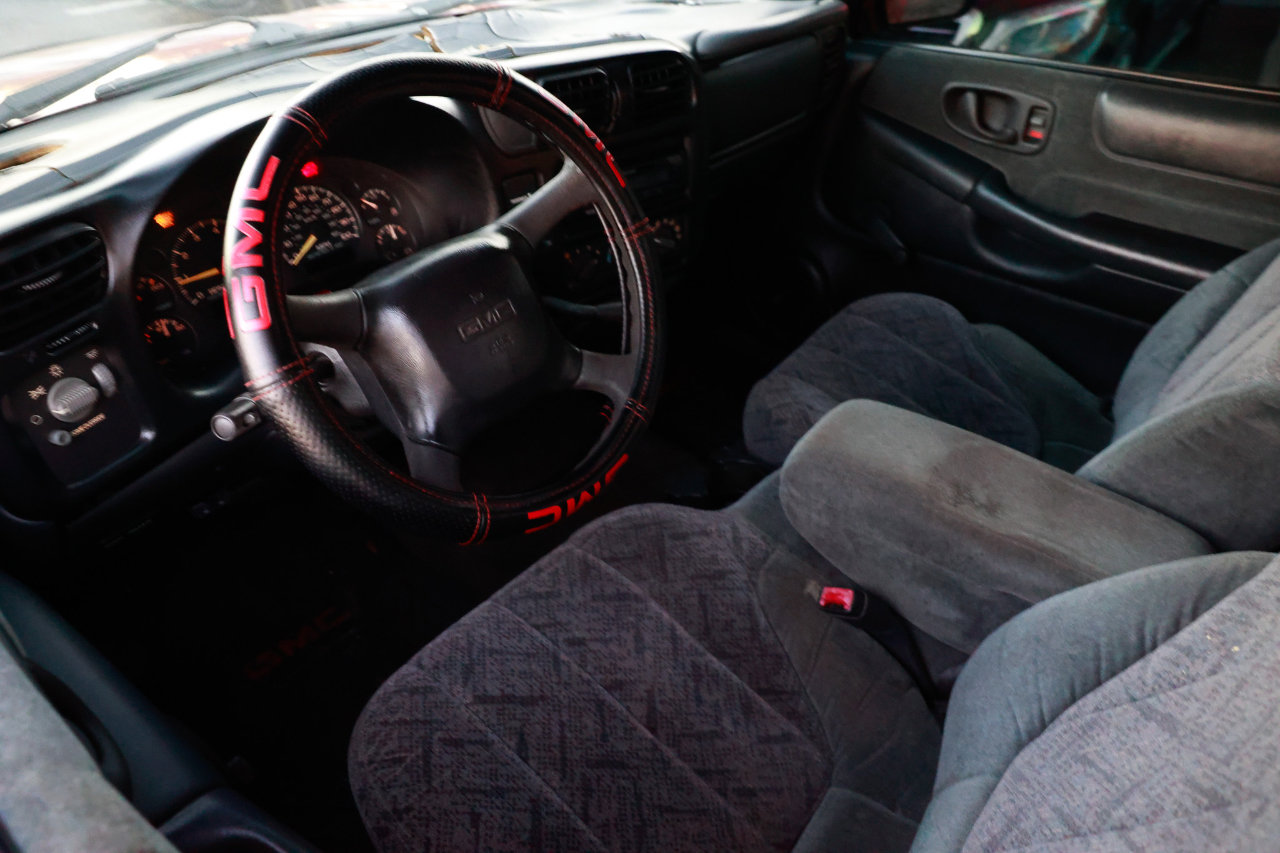 Used 2000 GMC Sonoma SLS w/ SLS Super Spec Pkg 1 image 4