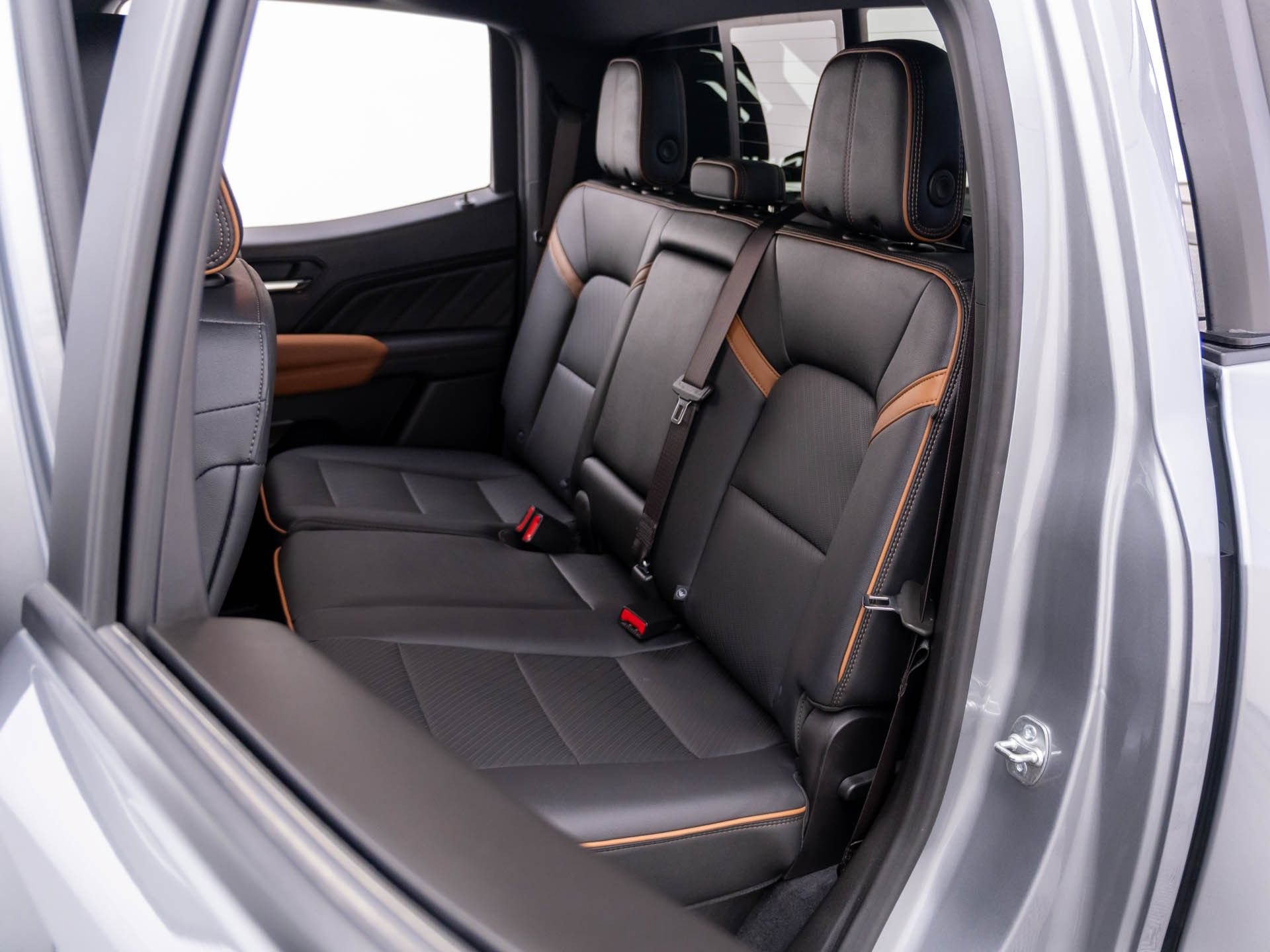 Used 2025 GMC Canyon AT4 w/ Nightfall Edition AWD/4WD image 18