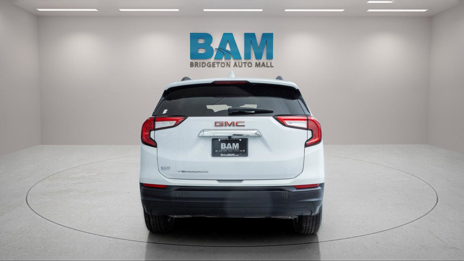Used 2022 GMC Terrain SLE w/ Driver Convenience Package image 6