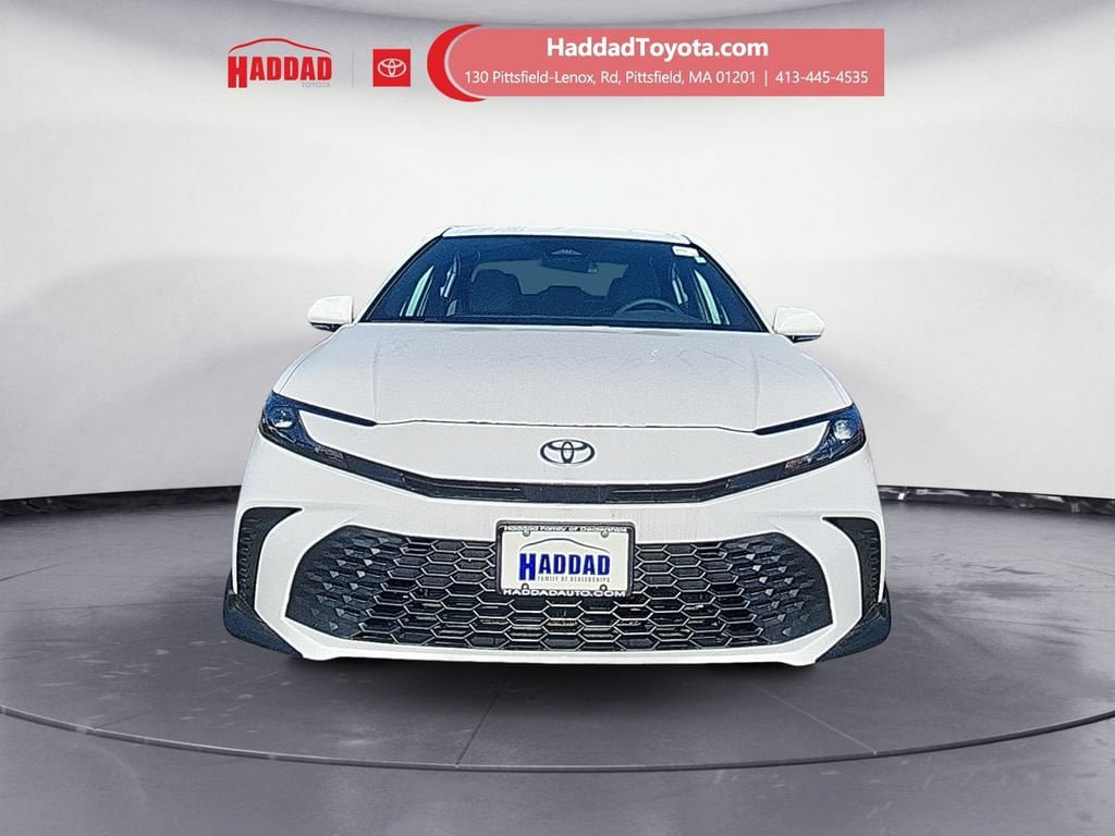 Used 2025 Toyota Camry SE AWD/4WD image 9