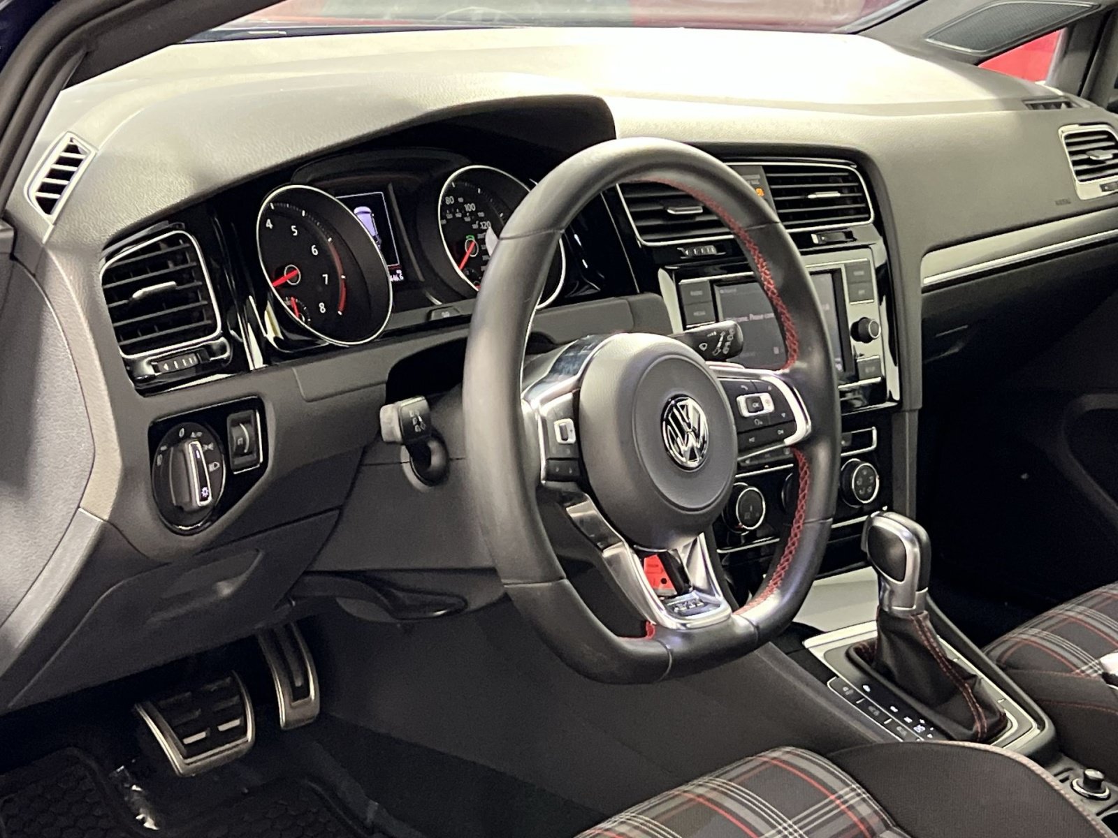 Used 2018 Volkswagen GTI S FWD image 17