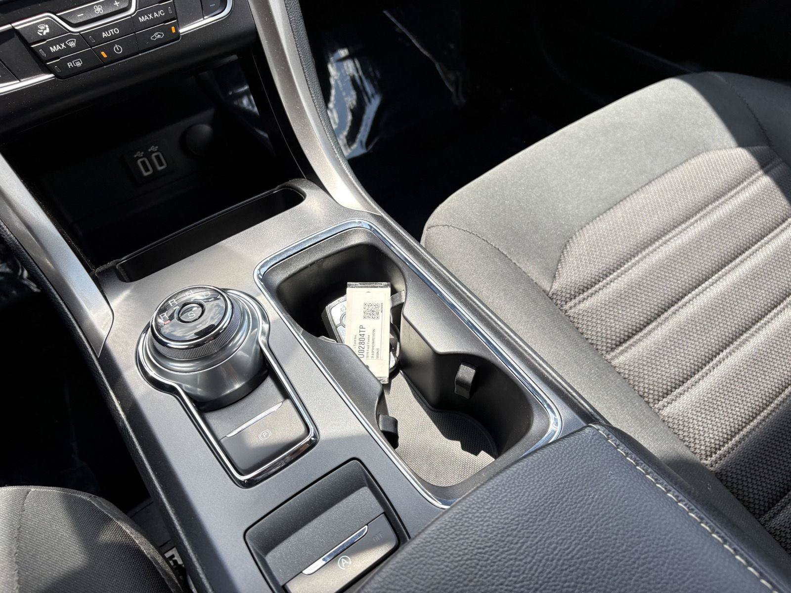 Used 2019 Ford Fusion SE FWD image 14