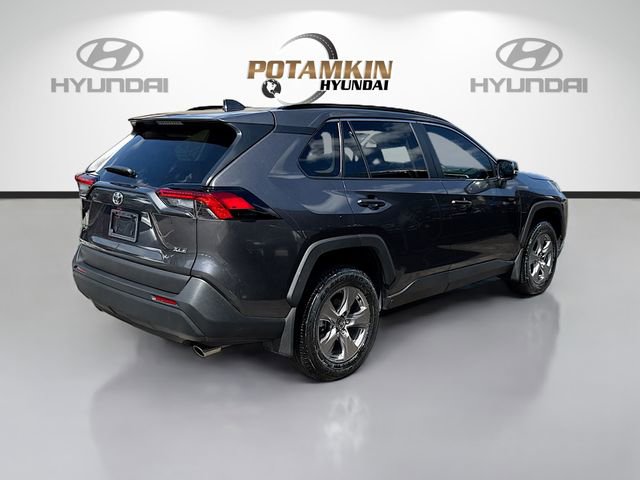 Used 2024 Toyota RAV4 XLE w/ Convenience Package FWD image 5