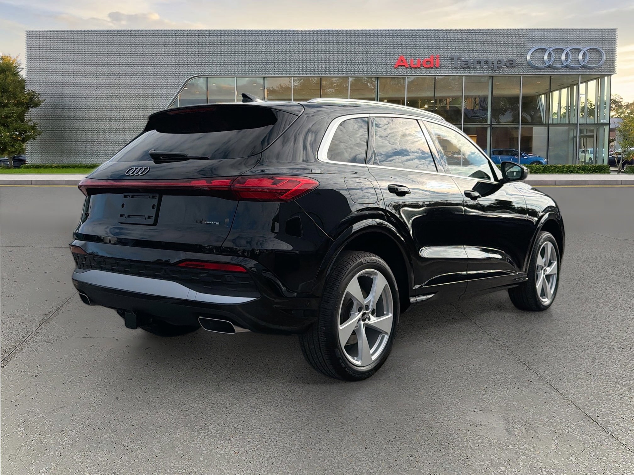 New 2025 Audi Q5 Prestige image 3