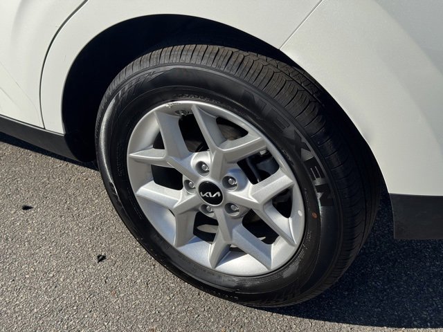 Certified 2025 Kia Soul LX image 6