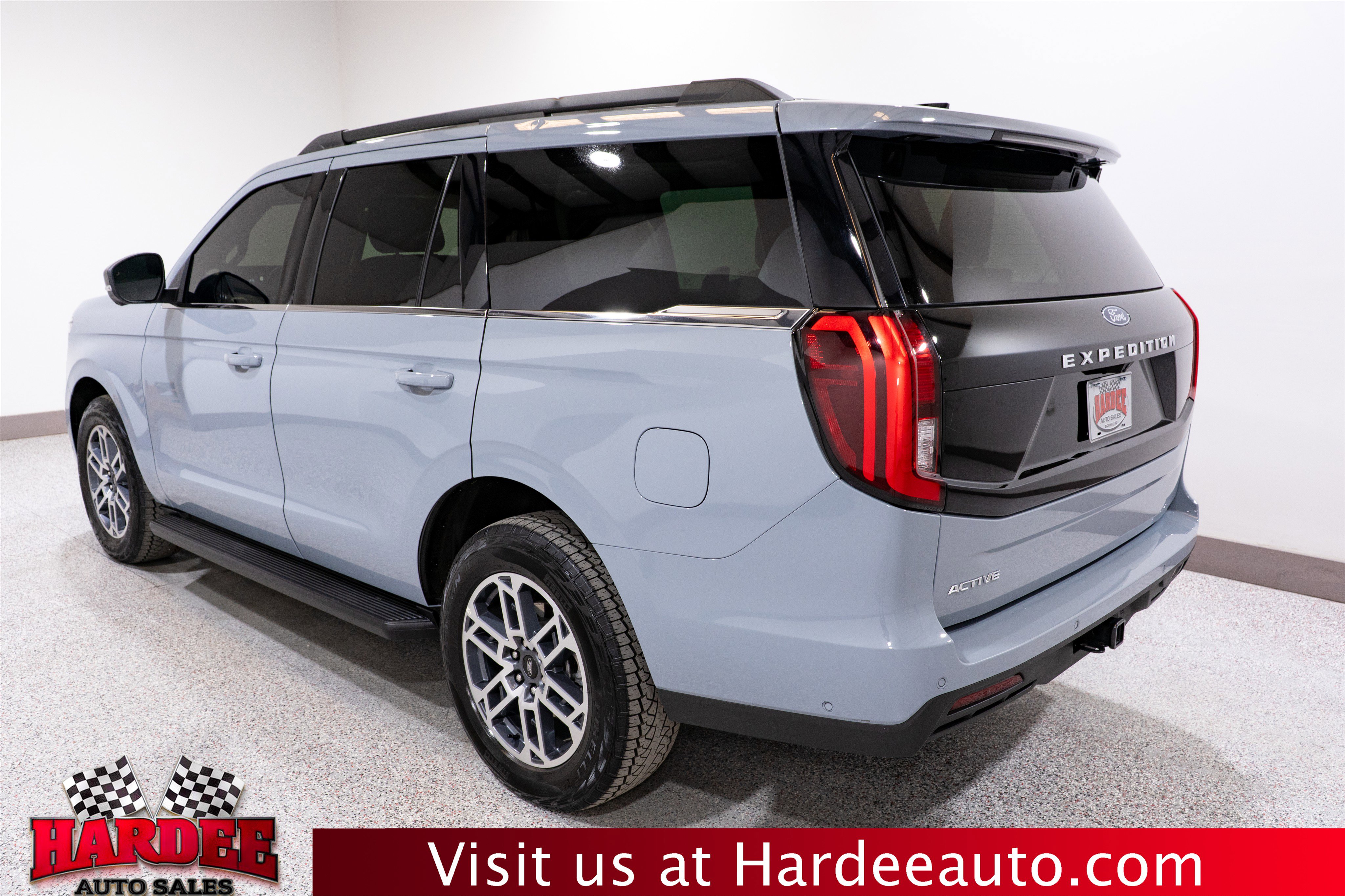 Used 2025 Ford Expedition Active AWD/4WD image 3