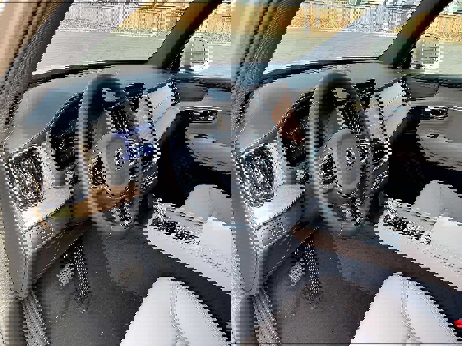 New 2026 Volvo XC90 T8 Plus w/ Protection Package Premier image 8