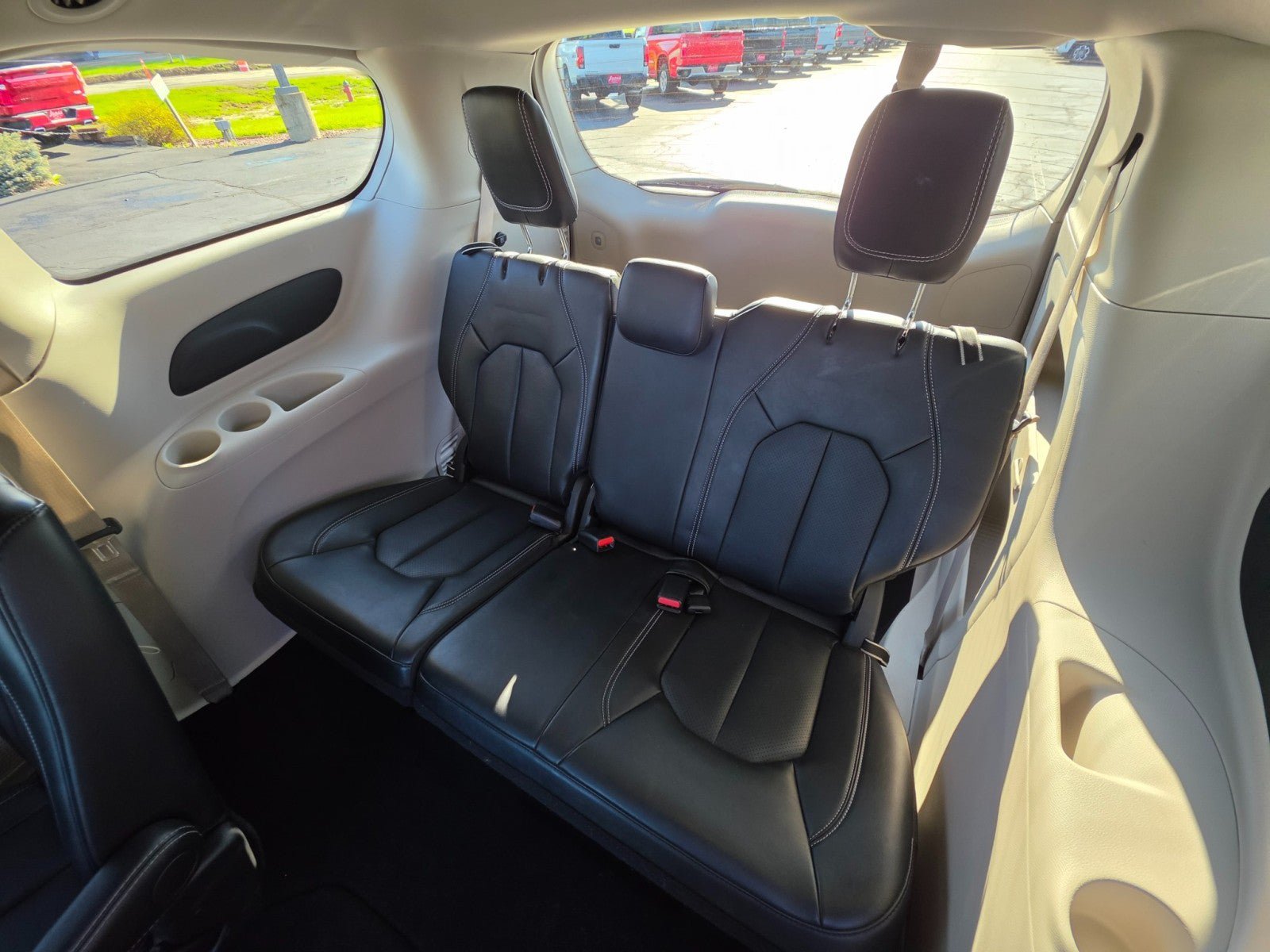 Used 2024 Chrysler Pacifica Touring-L FWD image 22