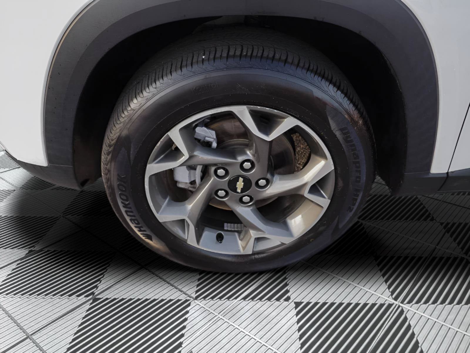 Certified 2024 Chevrolet Trax LT FWD image 34