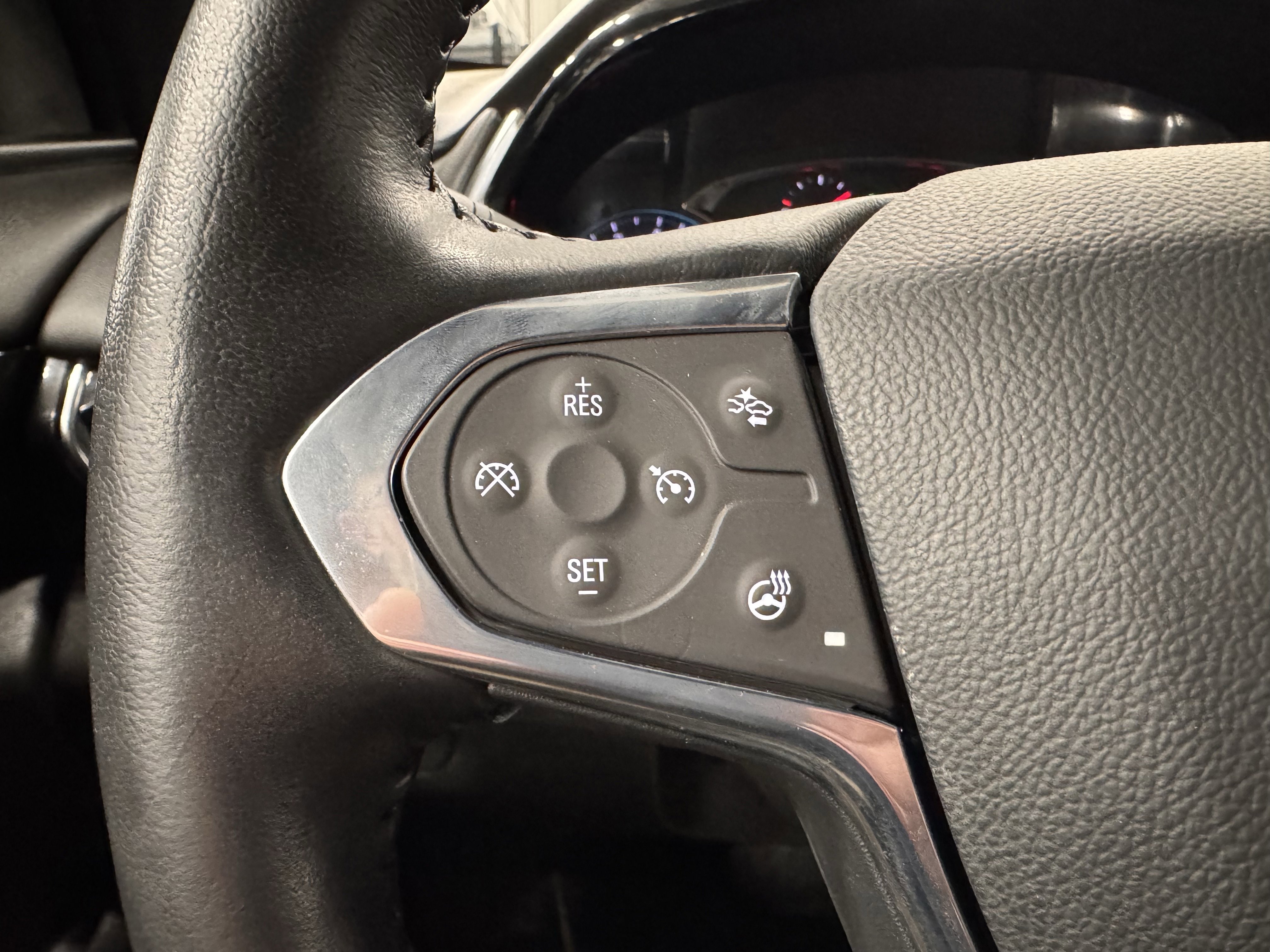 Used 2022 Chevrolet Traverse RS image 12