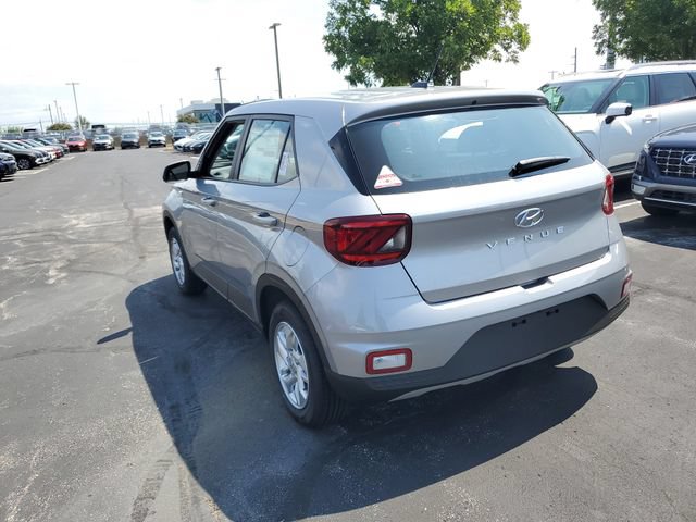 New 2026 Hyundai Venue SE FWD image 3