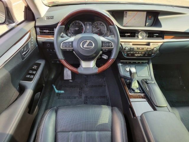 Used 2017 Lexus ES 350 w/ Ultra Luxury Package FWD image 27