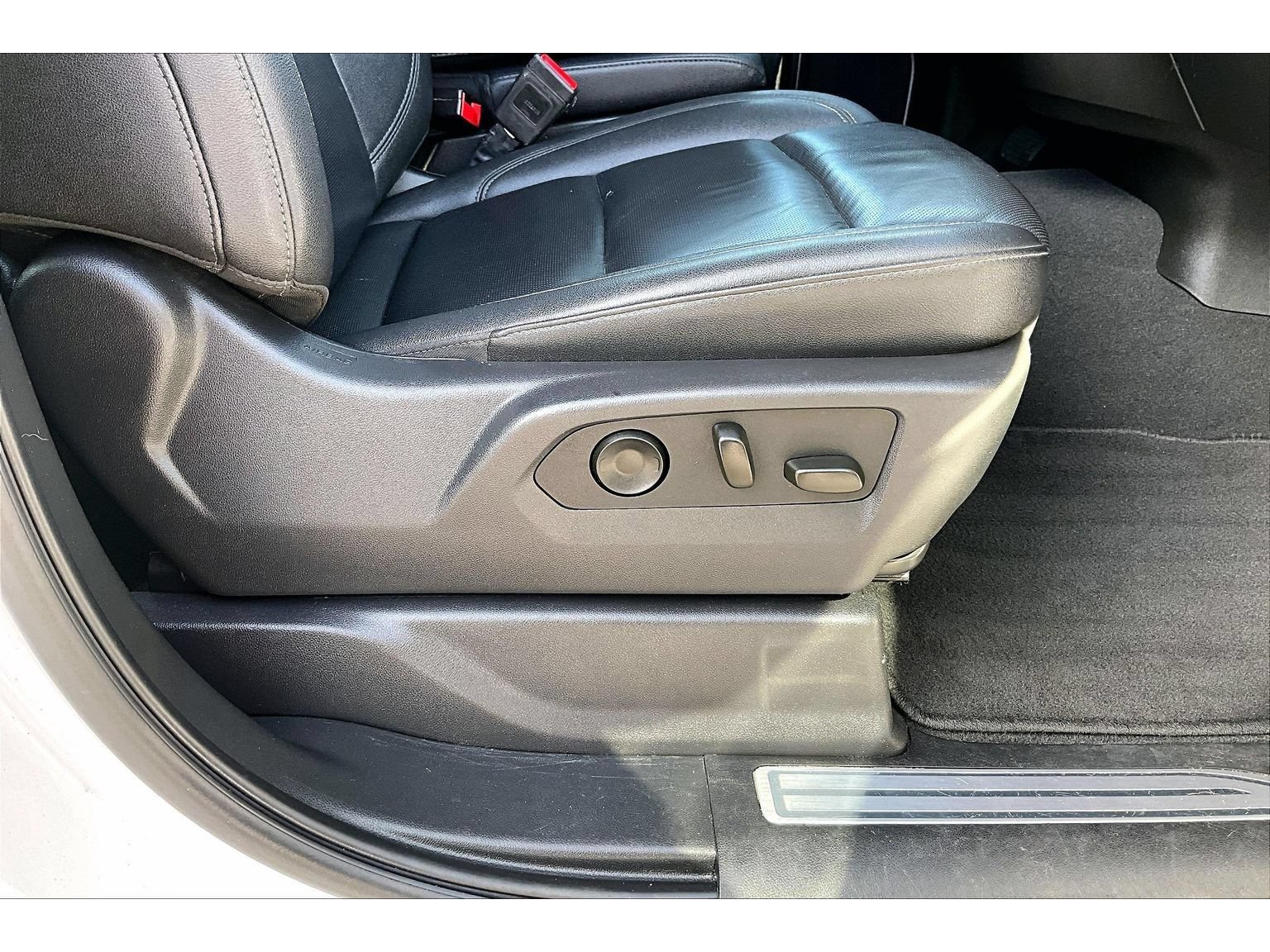 Used 2025 GMC Sierra 1500 SLT AWD/4WD image 52