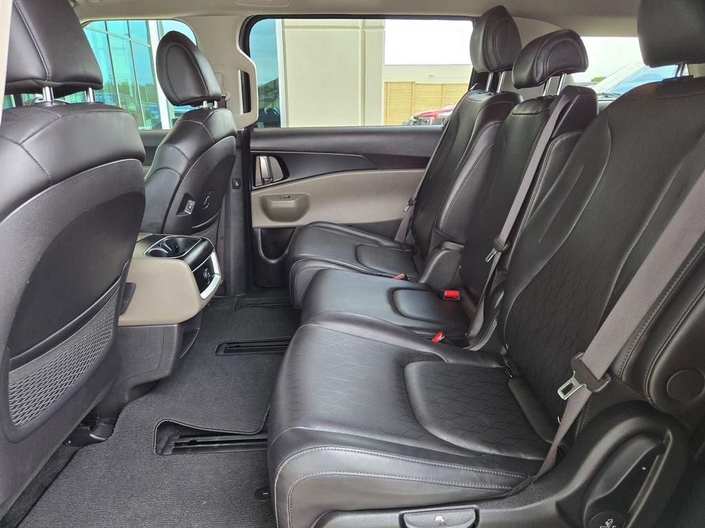 Used 2025 Kia Carnival FWD image 14