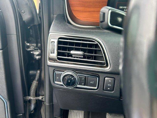 Used 2020 Lincoln Navigator L Reserve AWD/4WD image 18