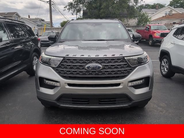 Used 2024 Ford Explorer XLT w/ Equipment Group 202A AWD/4WD image 2