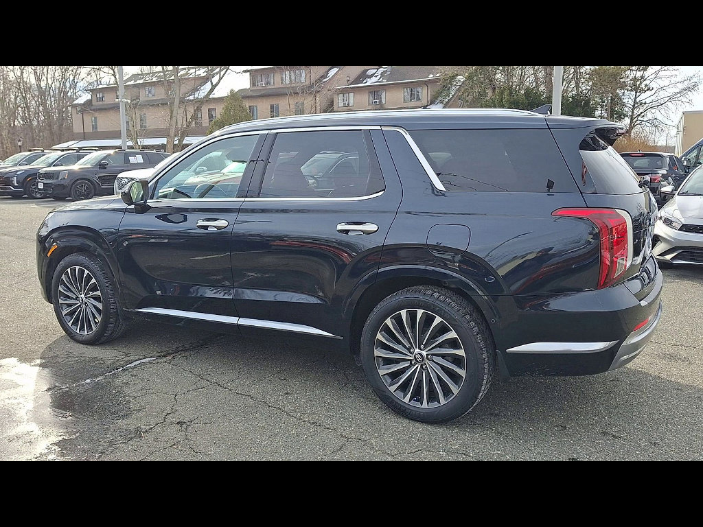 Used 2023 Hyundai Palisade Calligraphy w/ Winter Package image 5