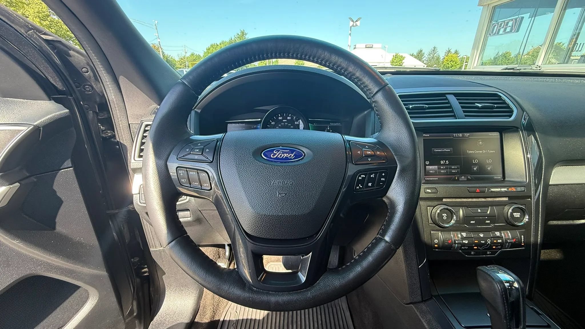 Used 2016 Ford Explorer XLT w/ Equipment Group 202A AWD/4WD image 17