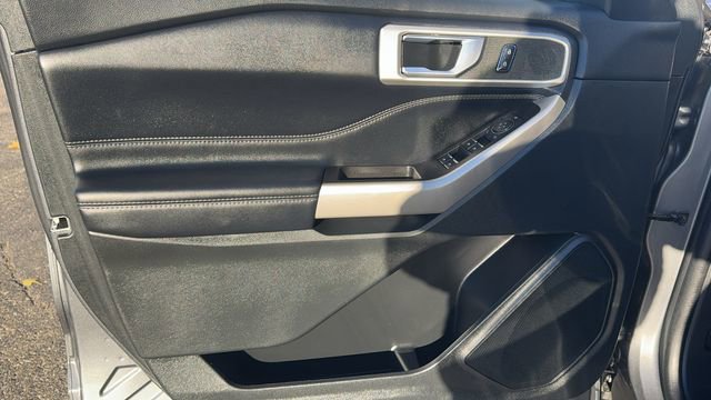 Certified 2022 Ford Explorer XLT w/ Equipment Group 202A image 9