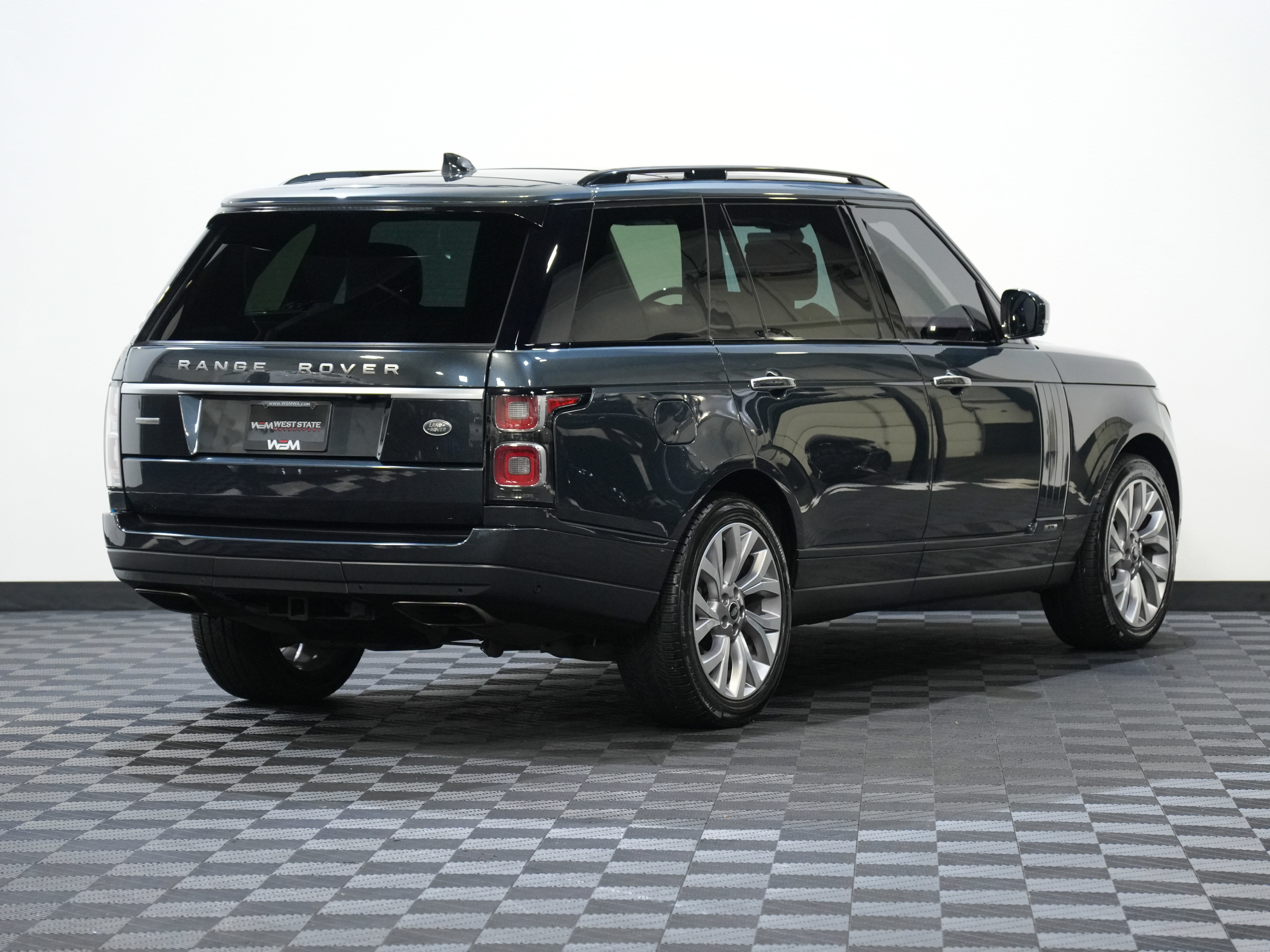 Used 2018 Land Rover Range Rover Long Wheelbase Autobiography image 6