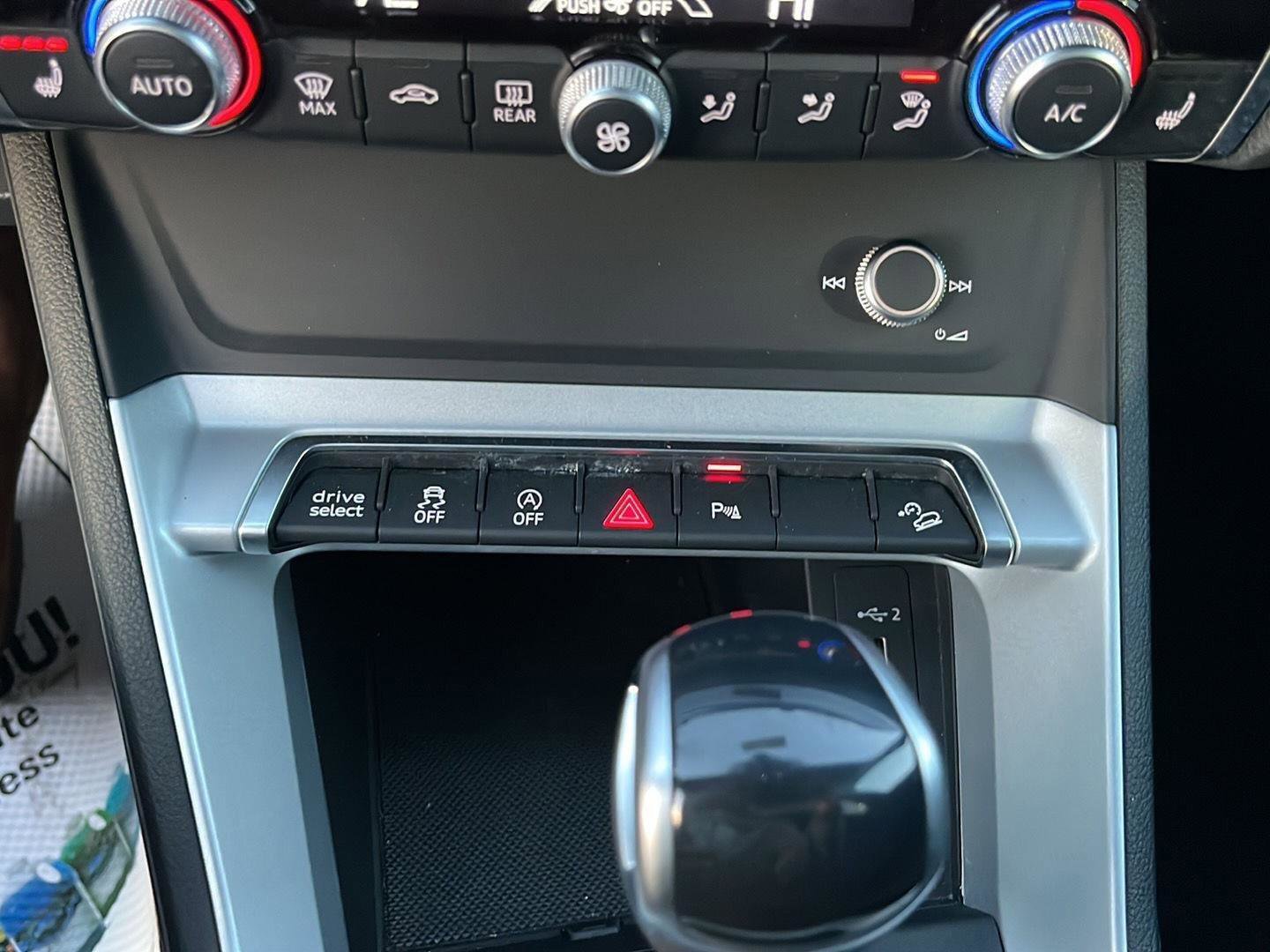 Used 2025 Audi Q3 2.0T Premium image 8