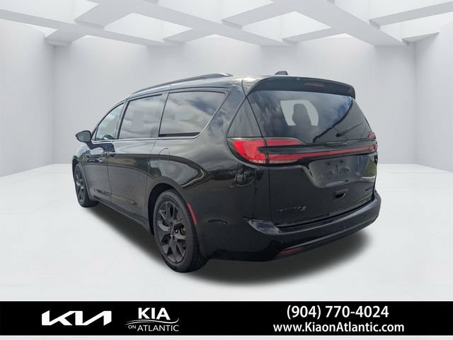 Used 2025 Chrysler Pacifica Limited FWD image 5