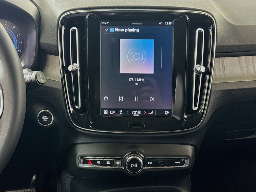 Used 2023 Volvo XC40 B5 Core w/ Convenience Package image 15