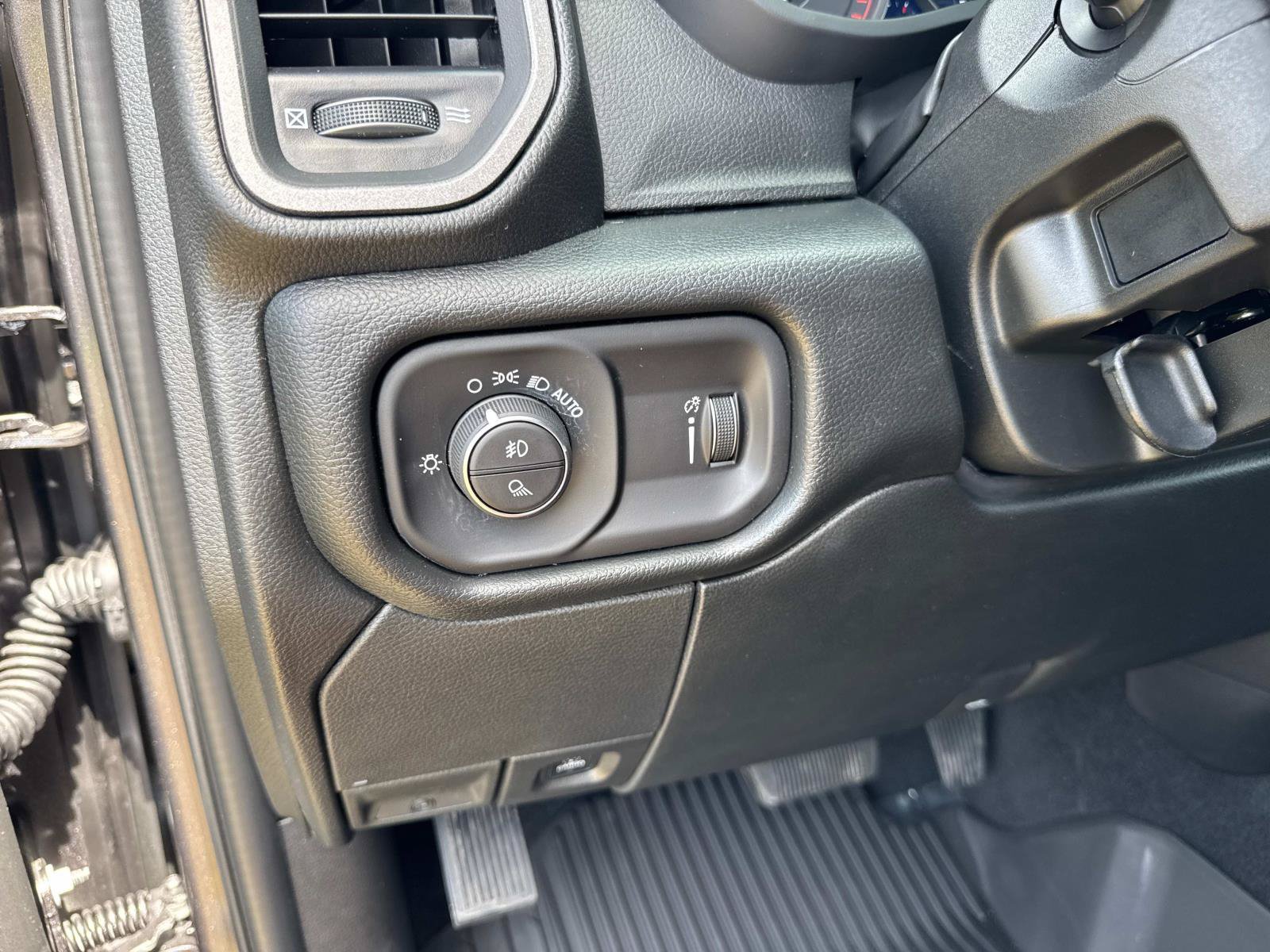 New 2026 RAM 2500 Tradesman w/ Safety Group AWD/4WD image 30
