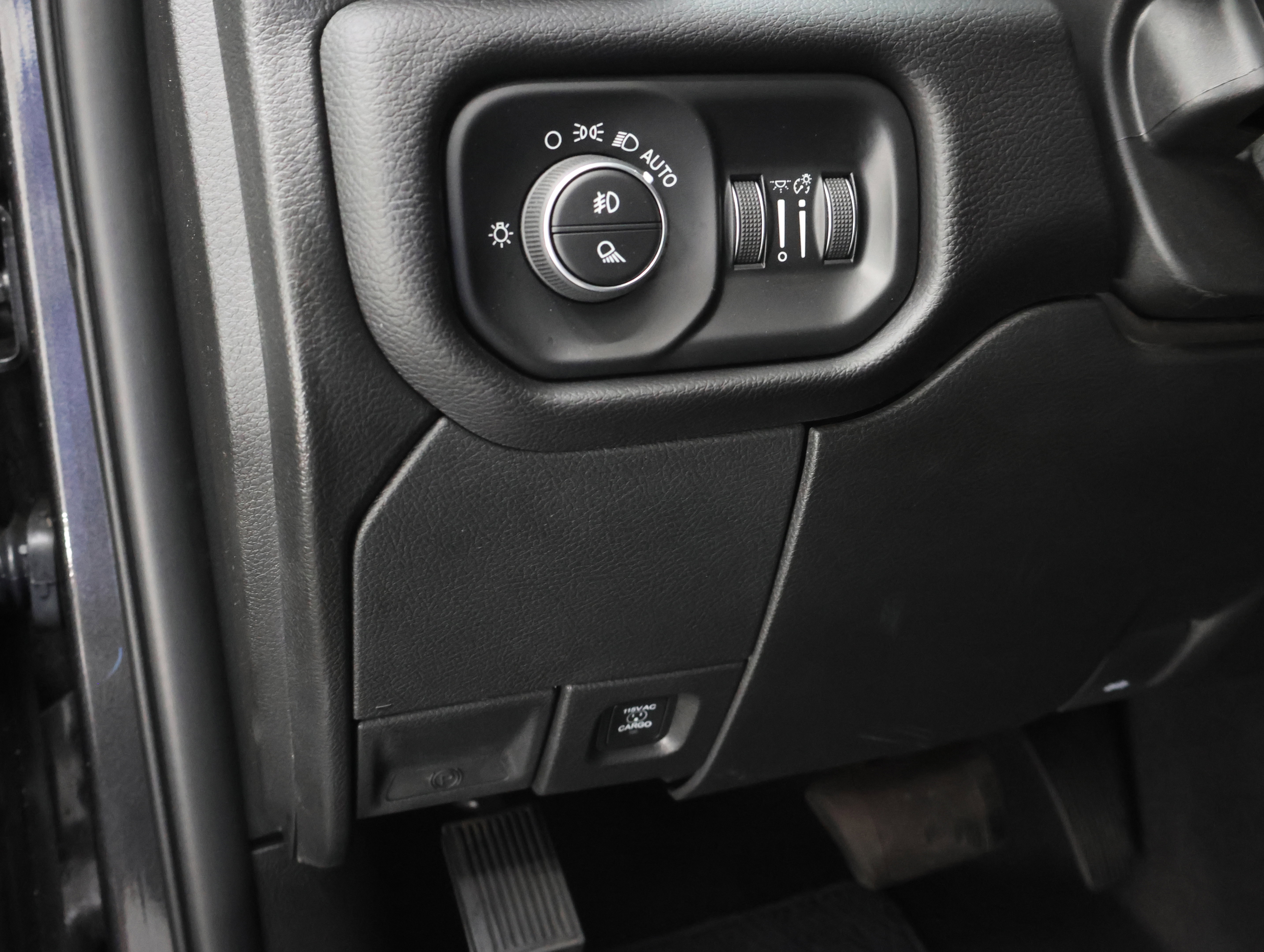 Used 2024 RAM 2500 Laramie w/ Safety Group AWD/4WD image 39