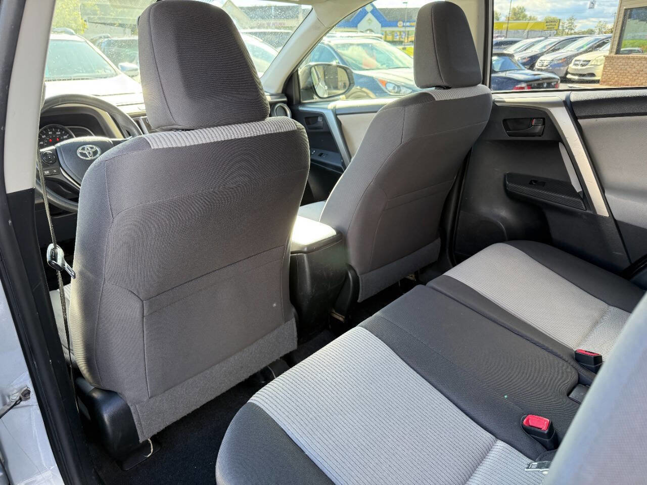 Used 2015 Toyota RAV4 LE image 23