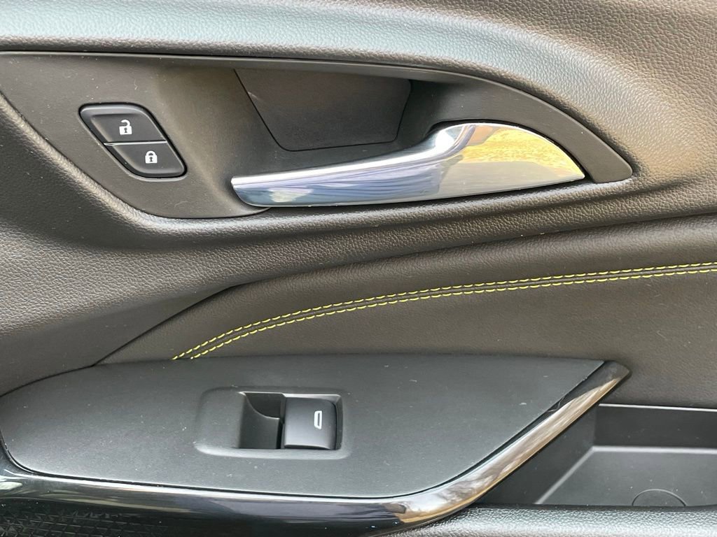 Certified 2025 Chevrolet Trax LT w/ LT Convenience Package image 13