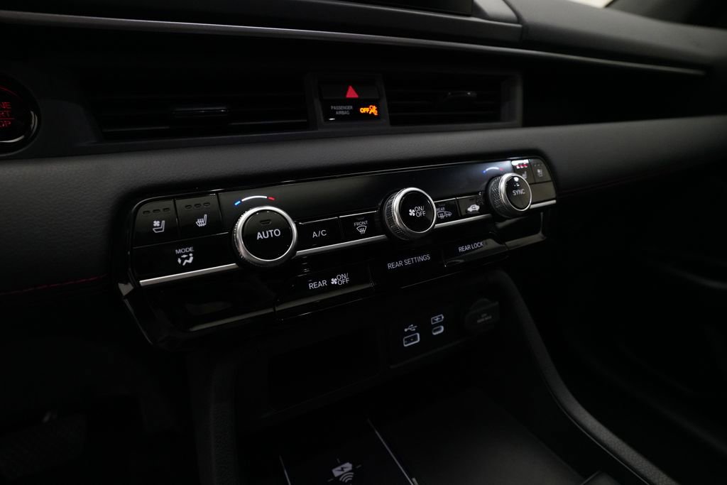 Certified 2025 Honda Pilot Black Edition image 21