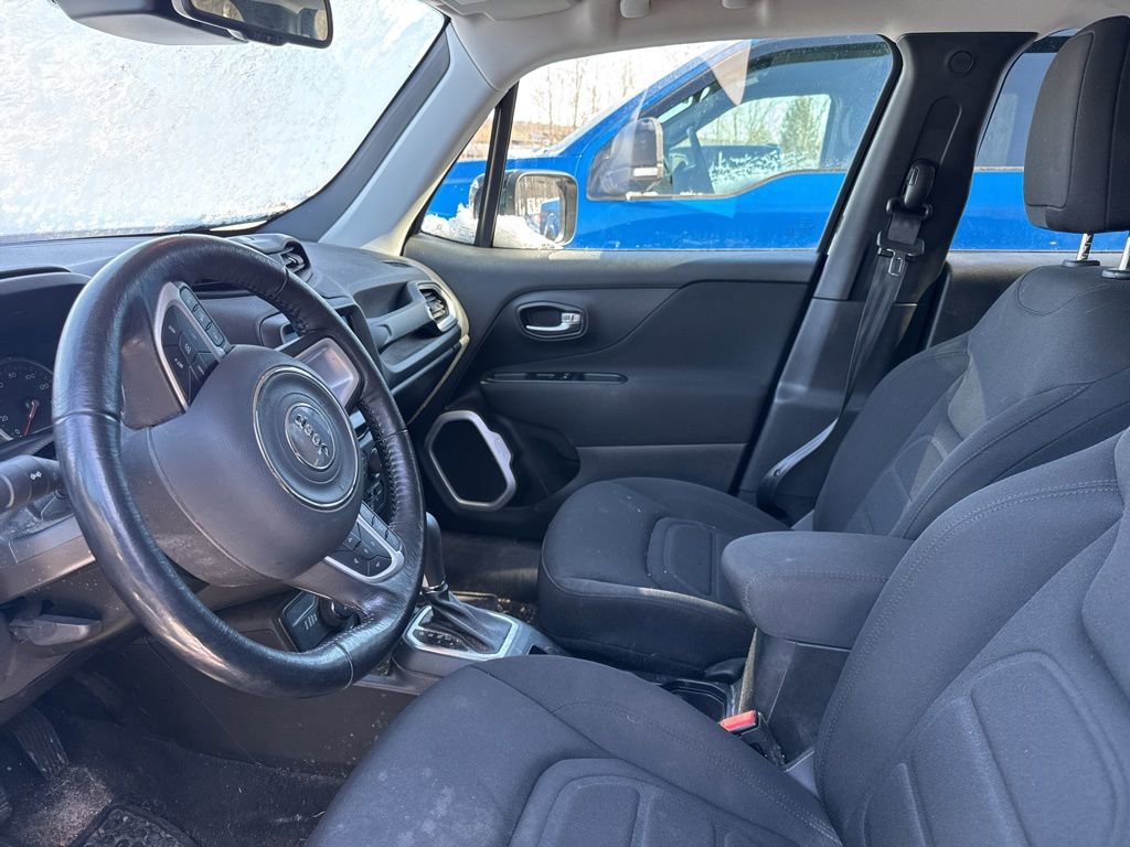 Used 2021 Jeep Renegade Latitude w/ Luxury Group I image 2