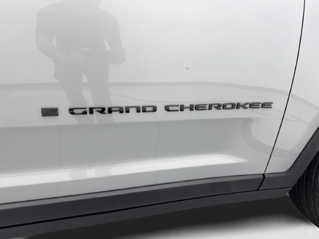 Used 2025 Jeep Grand Cherokee Altitude RWD image 25